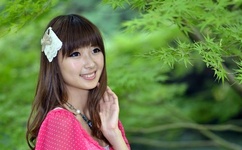 夏季短袖看见女生内衣